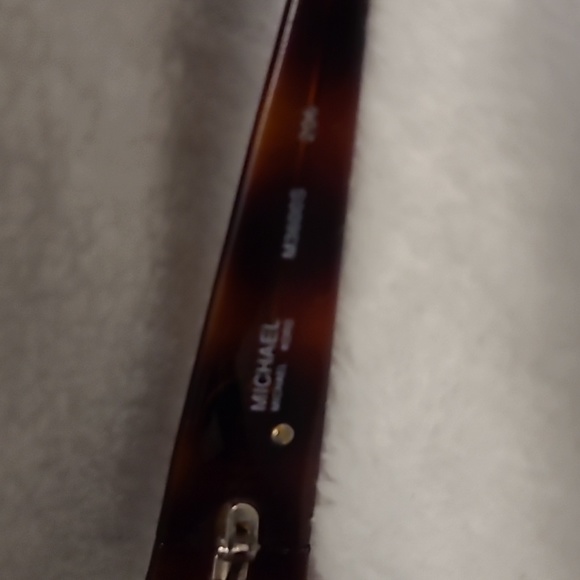 Michael Kors Vintage ladies sunglasses. - Picture 4 of 7